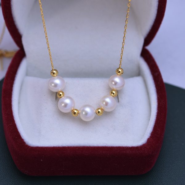 pearl necklace white