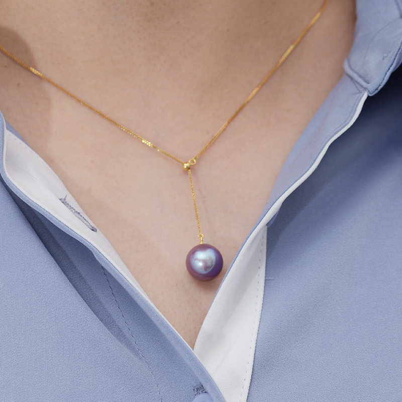 female pearl pendant necklace