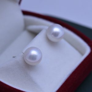 white freshwater cultured pearl earrings stud
